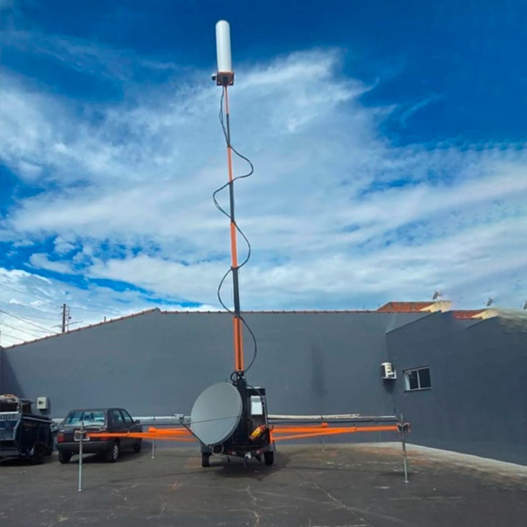 Torre LTE Transportable BEMCONNECT con mástil telescópico desplegado