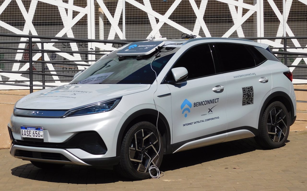 Vehículo BYD con equipo de Conexión Móvil BEMCONNECT
